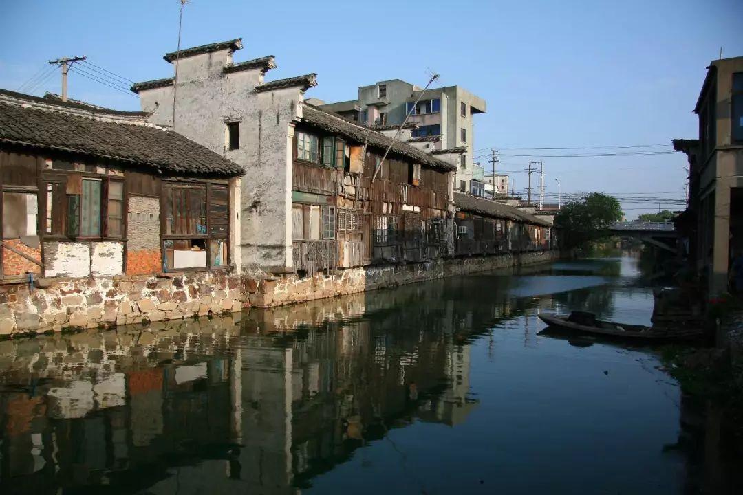 43岁柳岩疑新恋情曝光,主动跟男子同回住处,两人或已经同居